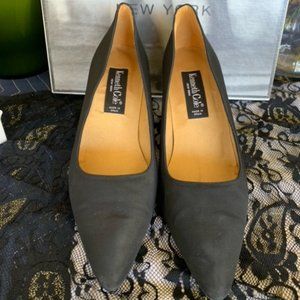 Kenneth Cole Black Pumps Like New